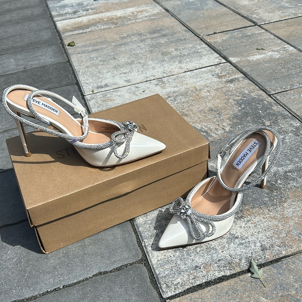 Steve Madden a viable white heels